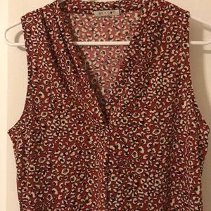 Sleeveless v-neck printed blouse